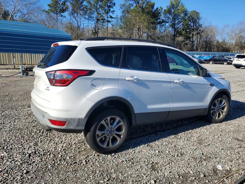 Photo 3 from auction – 2018 FORD ESCAPE SE with VIN 1FMCU0GD0JUA73045