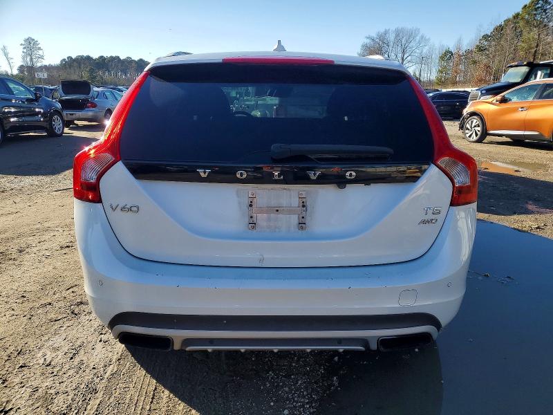 Photo 6 from auction – 2015 VOLVO V60 CROSS with VIN YV4612HK5F1001590
