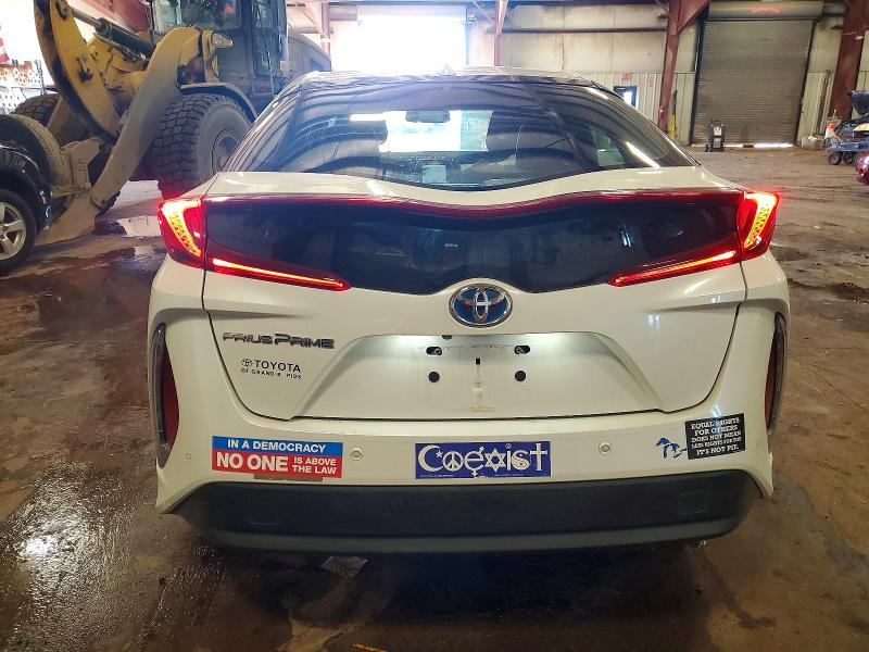 Photo 6 from auction – 2017 TOYOTA PRIUS PRIM with VIN JTDKARFPXH3047237