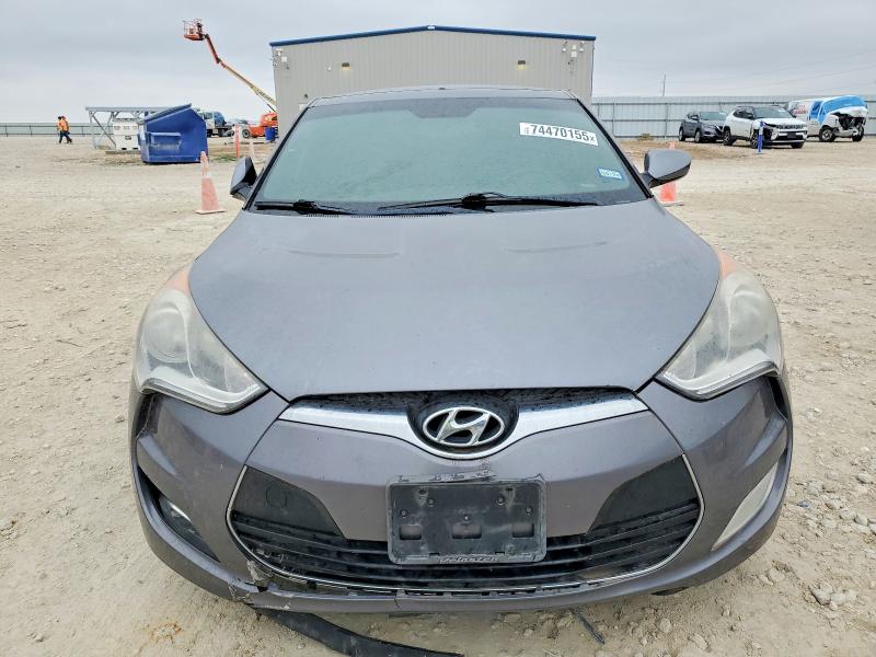 Photo 5 from auction – 2017 HYUNDAI VELOSTER with VIN KMHTC6AD7HU323146