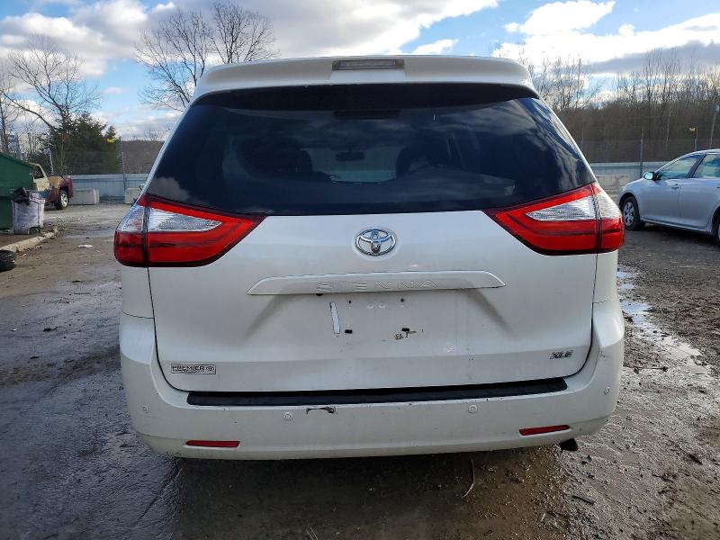 Photo 6 from auction – 2016 TOYOTA SIENNA XLE with VIN 5TDYK3DC0GS696028
