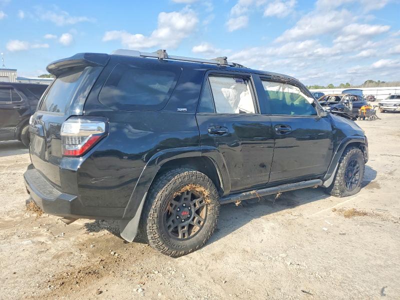 Photo 3 from auction – 2017 TOYOTA 4RUNNER with VIN JTEZU5JR8H5153614
