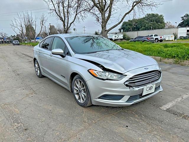 FORD FUSION SE 2017 with VIN 3FA6P0LU4HR232655 - Photo from auction