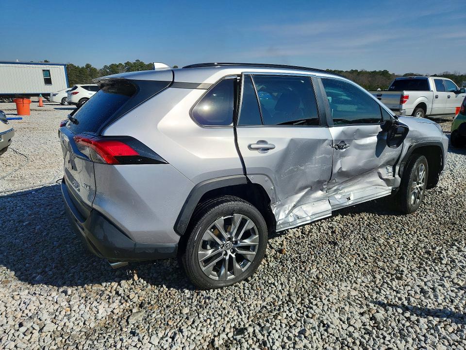 Photo 3 from auction – 2023 TOYOTA RAV4 with VIN 2T3C1RFV8PC249820