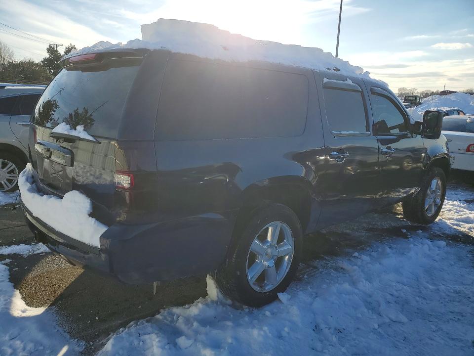 Photo 3 from auction – 2007 CHEVROLET SUBURBAN K with VIN 1GNFK16327J220375