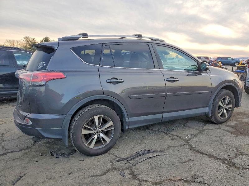 Photo 3 from auction – 2017 TOYOTA RAV4 XLE with VIN 2T3RFREV5HW671573