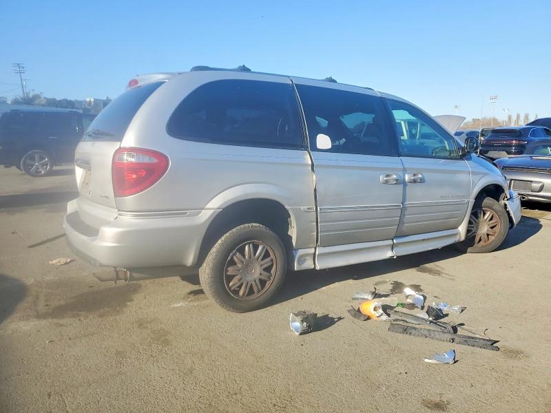Photo 3 from auction – 2006 CHRYSLER TOWN & COU with VIN 2A4GP64L76R923988
