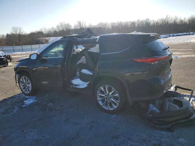 Photo 2 from auction – 2022 TOYOTA HIGHLANDER with VIN 5TDDZRBHXNS198475