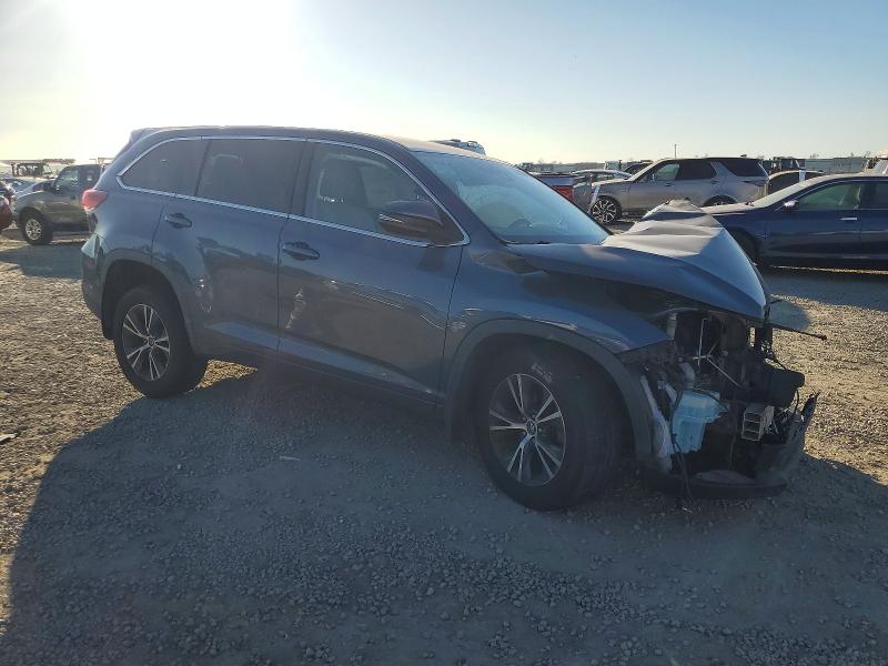 Photo 4 from auction – 2017 TOYOTA HIGHLANDER with VIN 5TDBZRFH5HS381689