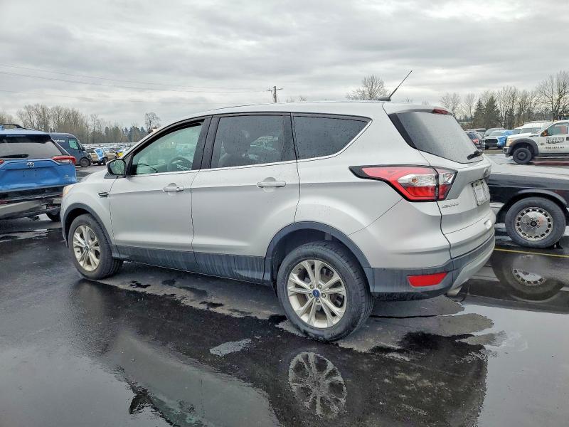 Photo 2 from auction – 2017 FORD ESCAPE SE with VIN 1FMCU9GD8HUE49859