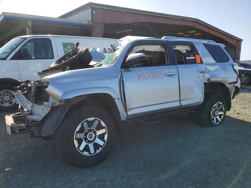 TOYOTA 4RUNNER 2018 with VIN JTEBU5JR8J5589564 - Photo from auction
