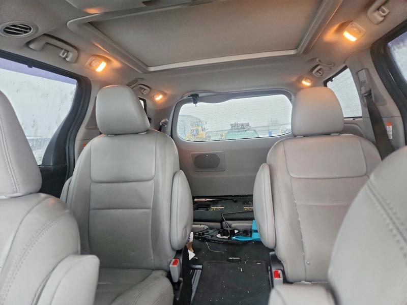 Photo 10 from auction – 2017 TOYOTA SIENNA XLE with VIN 5TDDZ3DC9HS161243