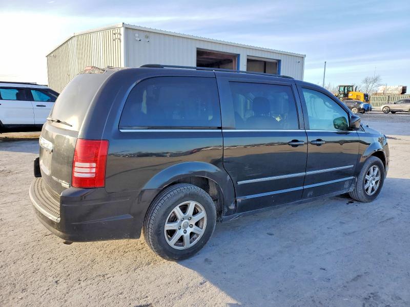 Photo 3 from auction – 2010 CHRYSLER TOWN & COU with VIN 2A4RR5D17AR310631
