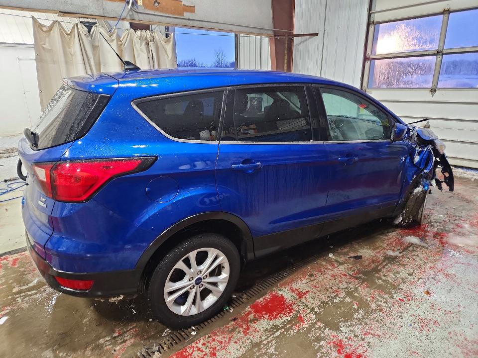 Photo 3 from auction – 2019 FORD ESCAPE with VIN 1FMCU9GD8KUC22680