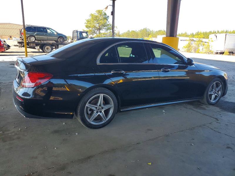 Photo 3 from auction – 2017 MERCEDES-BENZ E 300 with VIN WDDZF4JB7HA037426