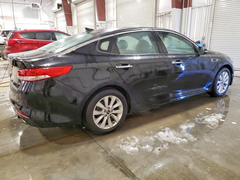 Photo 3 from auction – 2017 KIA OPTIMA EX with VIN 5XXGU4L38HG175994