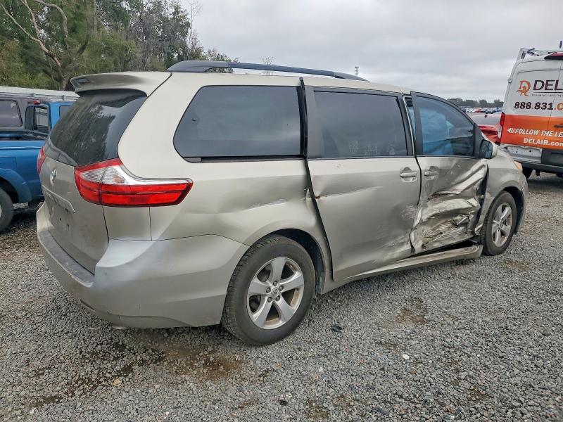 Photo 3 from auction – 2017 TOYOTA SIENNA with VIN 5TDKZ3DC5HS887558