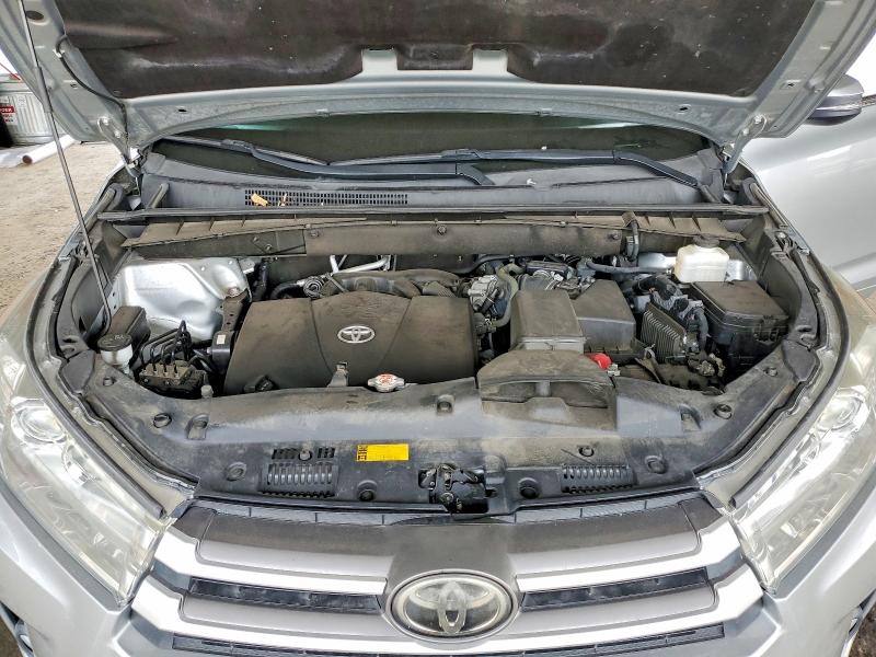 Photo 11 from auction – 2018 TOYOTA HIGHLANDER with VIN 5TDJZRFH1JS548941