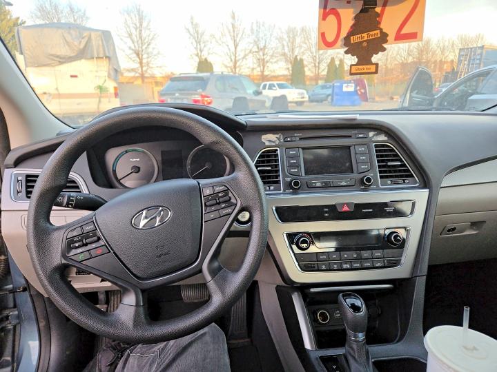 Photo 9 from auction – 2016 HYUNDAI SONATA with VIN KMHE24L16GA033211