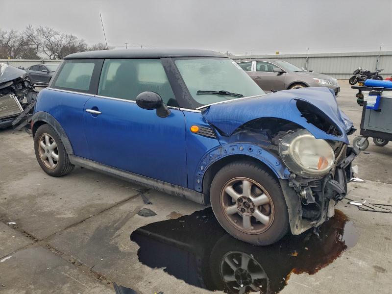 Photo 4 from auction – 2009 MINI COOPER with VIN WMWMF33569TT69141