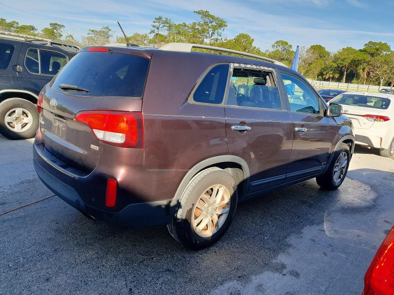 Photo 3 from auction – 2015 KIA SORENTO LX with VIN 5XYKTCA65FG617966