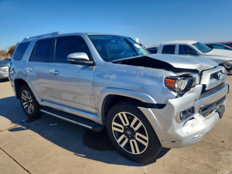Photo 4 from auction – 2018 TOYOTA 4RUNNER with VIN JTEBU5JR3J5511435