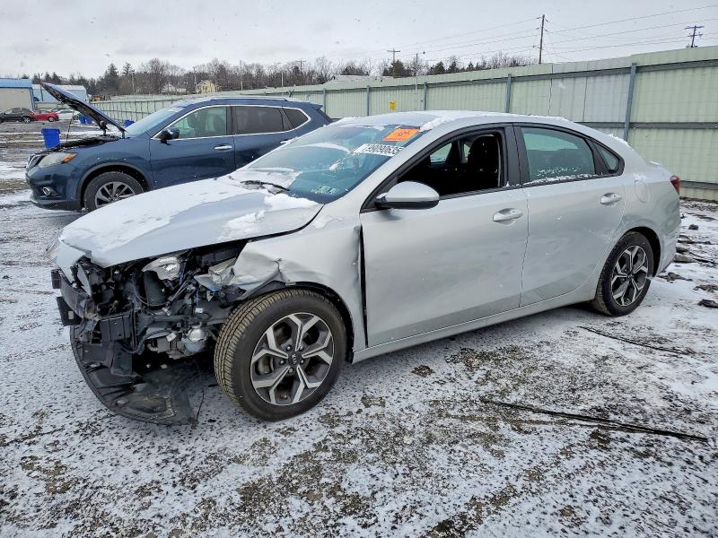 KIA FORTE FE 2021 with VIN 3KPF24AD5ME337239 - Photo from auction