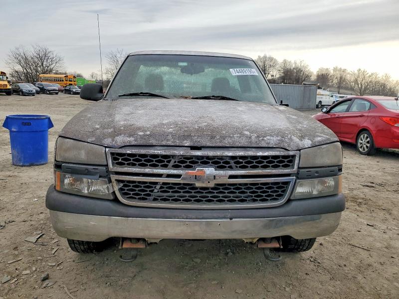 Photo 5 from auction – 2005 CHEVROLET SILVERADO with VIN 1GCEC14X15Z147957