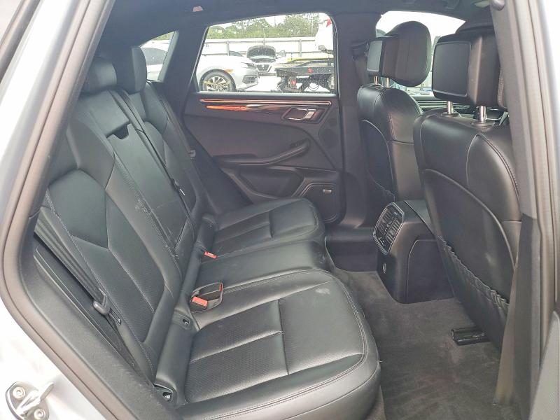 Photo 11 from auction – 2019 PORSCHE MACAN with VIN WP1AA2A56KLB04628
