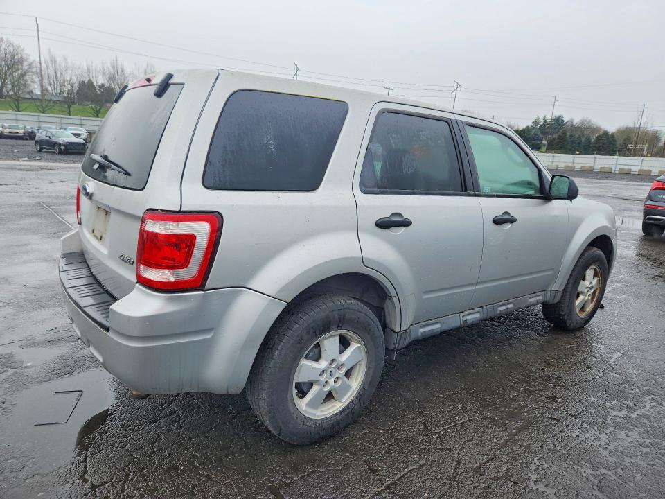 Photo 3 from auction – 2009 FORD ESCAPE with VIN 1FMCU927X9KB19588