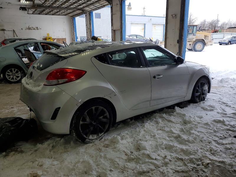 Photo 3 from auction – 2017 HYUNDAI VELOSTER with VIN KMHTC6AD8HU309742