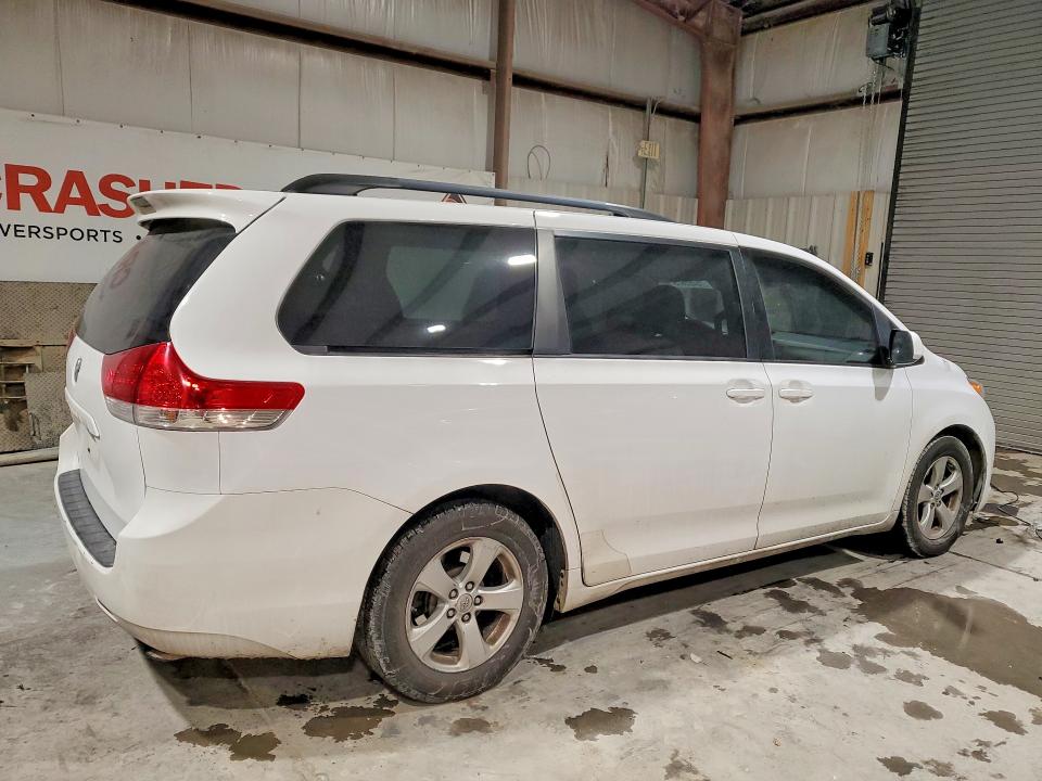 Photo 3 from auction – 2014 TOYOTA SIENNA LE with VIN 5TDKK3DC5ES506064