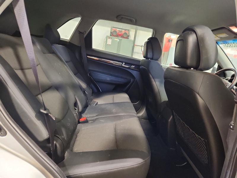 Photo 11 from auction – 2012 KIA SORENTO with VIN 5XYKTCA65CG286995