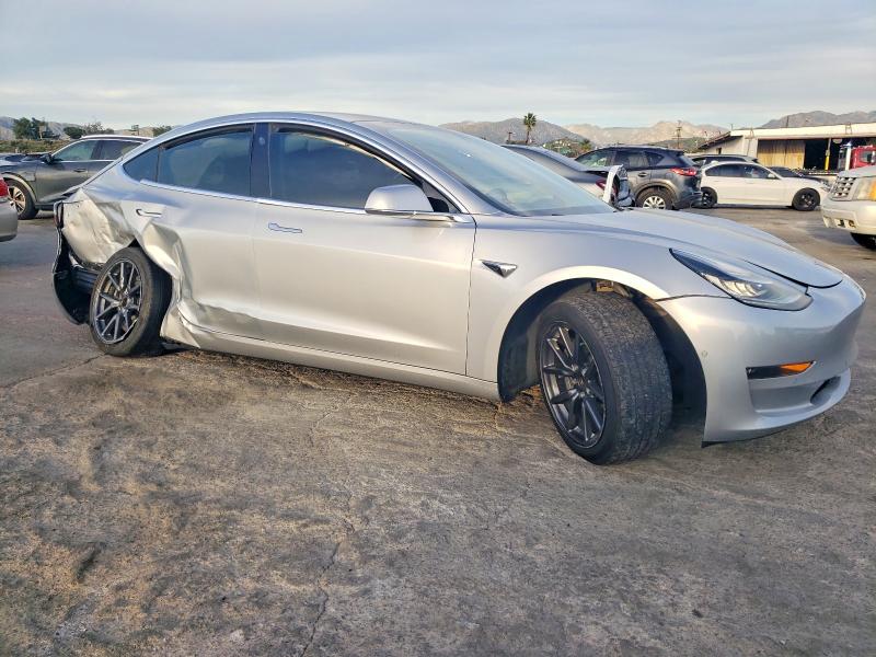 Zdjęcie 4 z aukcji – 2018 TESLA MODEL 3 z VIN 5YJ3E1EA4JF095316