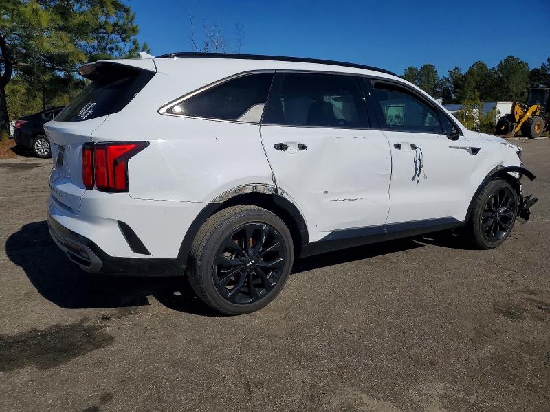 Photo 3 from auction – 2022 KIA SORENTO with VIN 5XYRK4LFXNG114596