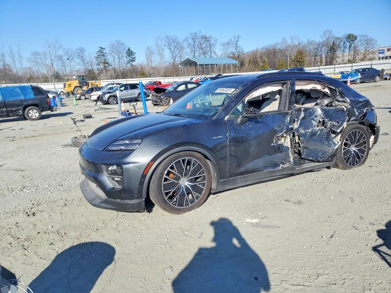 2024 PORSCHE MACAN