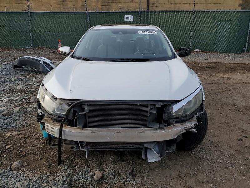 Photo 5 from auction – 2016 HONDA CIVIC with VIN 19XFC2F8XGE056135