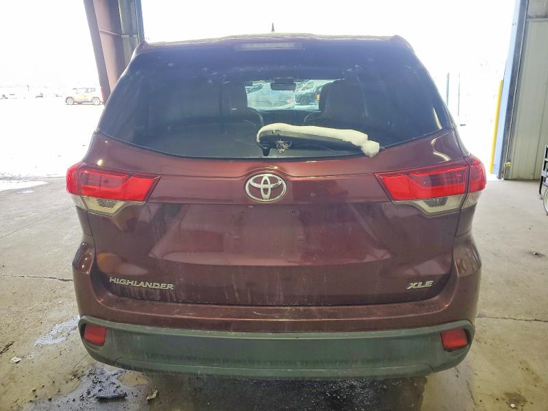 Photo 6 from auction – 2018 TOYOTA HIGHLANDER with VIN 5TDKZRFH4JS272422