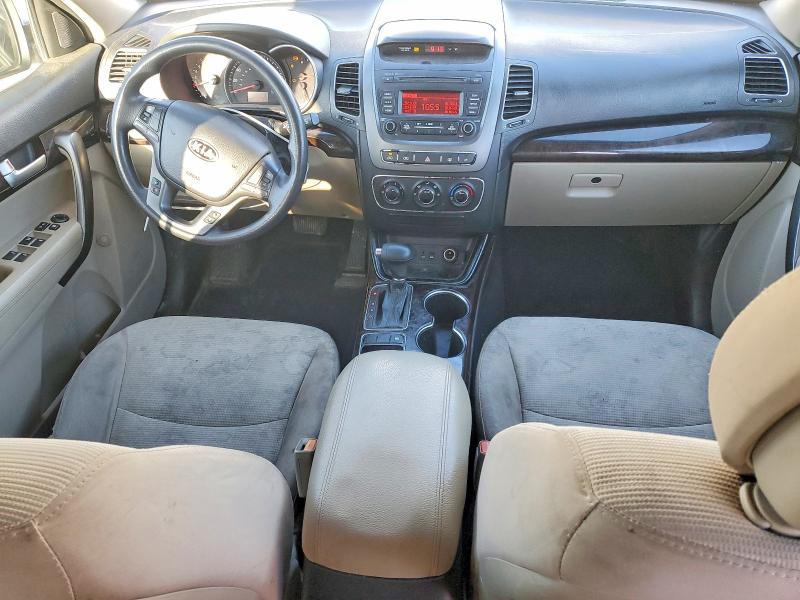 Photo 8 from auction – 2015 KIA SORENTO LX with VIN 5XYKT3A65FG553377