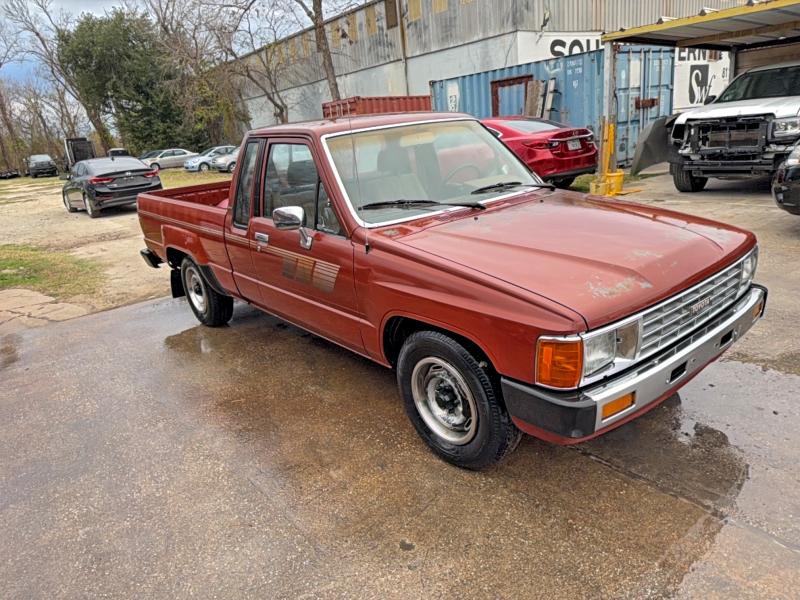 TOYOTA PICKUP 1985 with VIN JT4RN56D9F5042940 - Photo from auction