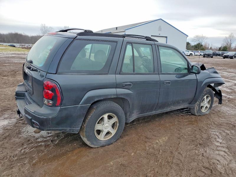 Photo 3 from auction – 2005 CHEVROLET TRAILBLAZE with VIN 1GNDT13S052363249