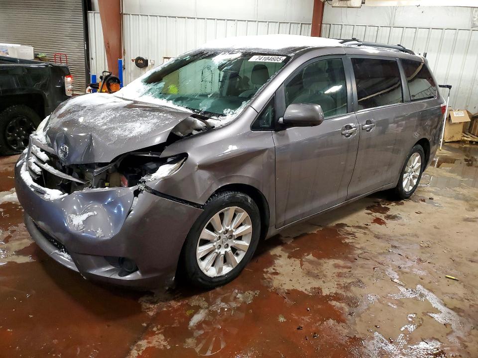 Photo 1 from auction – 2015 TOYOTA SIENNA LE with VIN 5TDJK3DC2FS115550