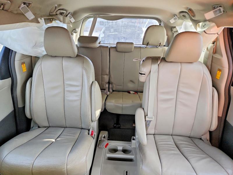 Photo 10 from auction – 2014 TOYOTA SIENNA XLE with VIN 5TDYK3DC6ES429621