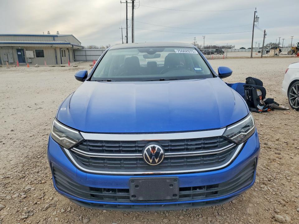 Photo 5 from auction – 2024 VOLKSWAGEN JETTA with VIN 3VW7M7BU2RM019040