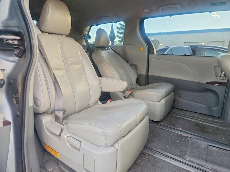 Photo 10 from auction – 2011 TOYOTA SIENNA XLE with VIN 5TDDK3DC2BS009641