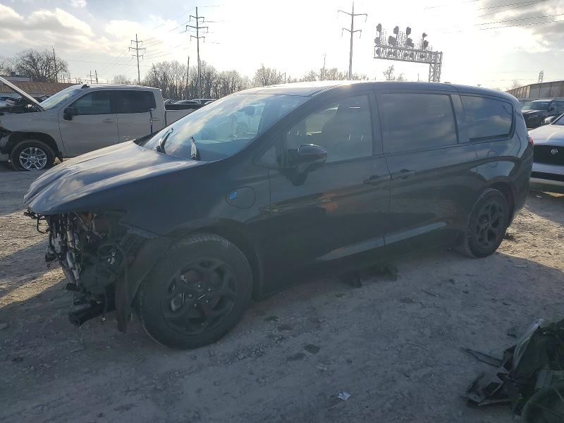 CHRYSLER PACIFICA H 2022 with VIN 2C4RC1S71NR136990 - Photo from auction