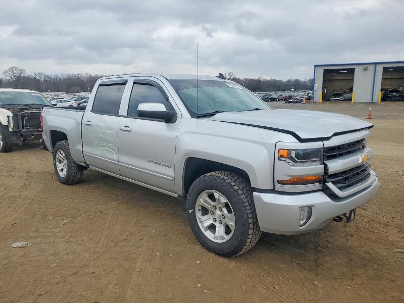 Photo 4 from auction – 2018 CHEVROLET SILVERADO with VIN 3GCUKREC0JG273231
