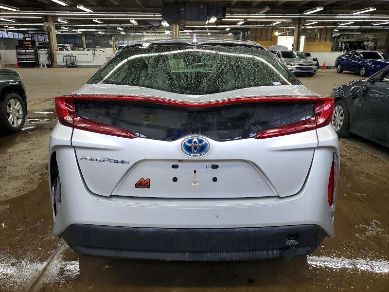 Photo 6 from auction – 2017 TOYOTA PRIUS PRIM with VIN JTDKARFP2H3009839