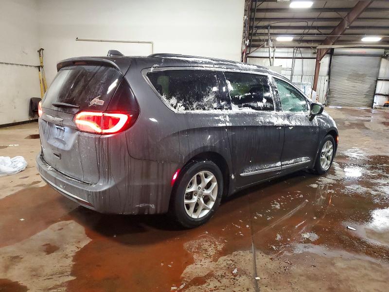 Photo 3 from auction – 2017 CHRYSLER PACIFICA with VIN 2C4RC1BG0HR831224