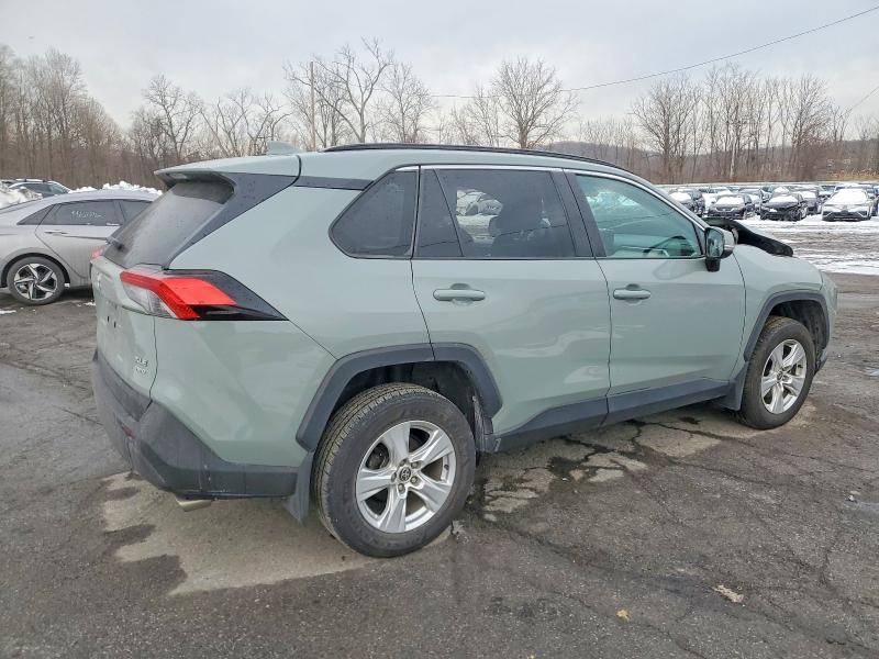 Photo 3 from auction – 2021 TOYOTA RAV4 XLE with VIN 2T3P1RFV9MW194404